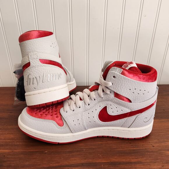 Air Jordan 1 Size 8 Zoom Comfort 2 High Valentine's Day New - Picture 1 of 13